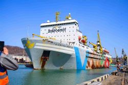 Возвращение гиганта: плавучая база «Всеволод Сибирцев» снова у причала ООО «Судоремонтный комплекс — Приморский завод»